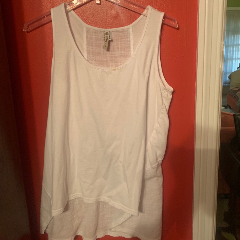 Women’s white flowy tank size medium